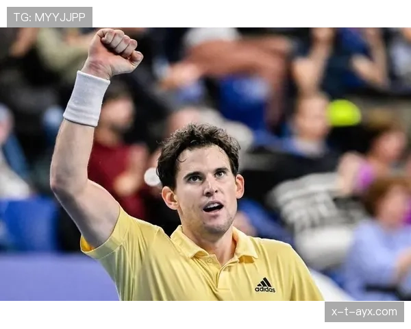 克莱尔·柯赞强势领跑100米仰泳决赛，展现顶尖竞技状态