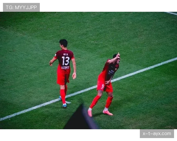 西甲争夺顶级前锋引发转会市场热潮，多队补强锋线提升整体竞争力