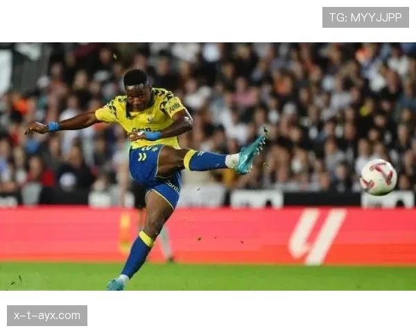 西甲夏窗引援白热化：多队争抢新星成焦点