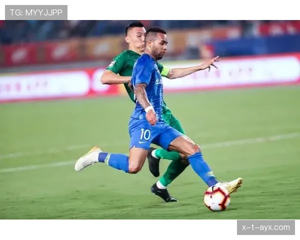 北京国安主场激战对手,工体沸腾球迷助威点燃全场 北京国安主场激战对手,工体沸腾球迷助威点燃全场