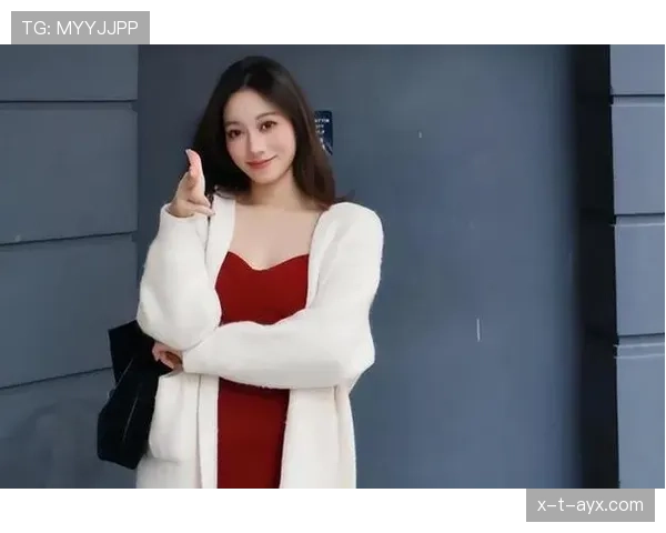 吴柳芳被拍到深夜大街买超市水果，跟赛场上那个“女神”判若两人！